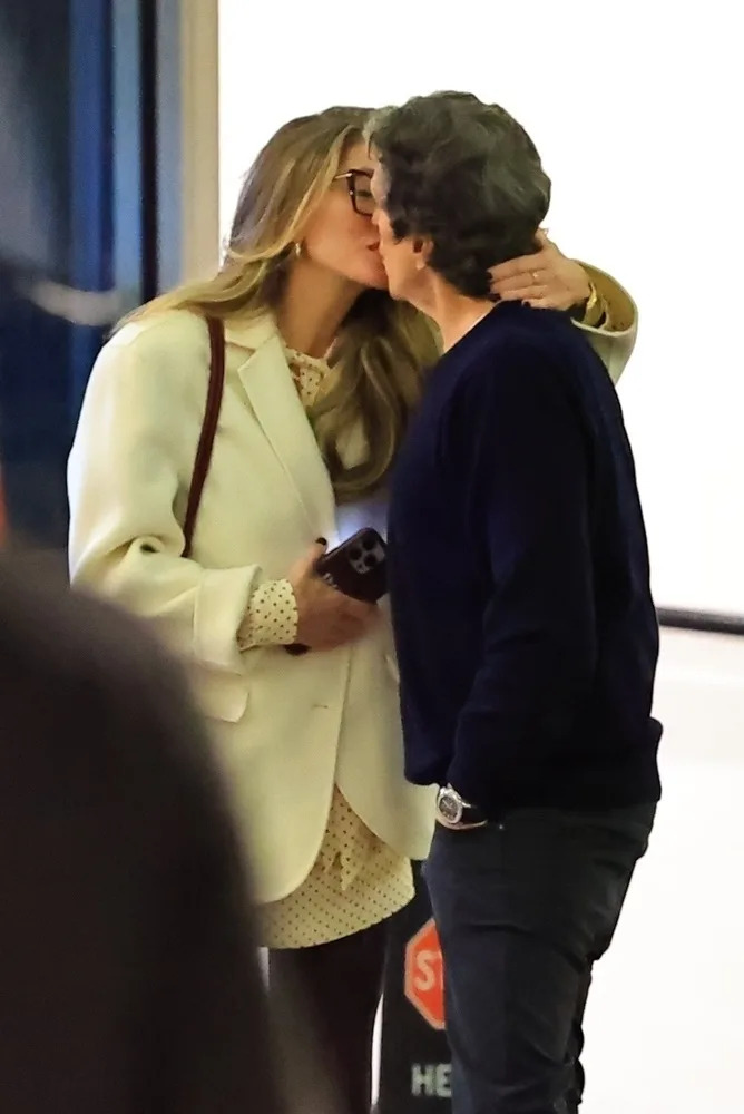 The couple shared a makeout session outside the Italian hotspot E-Baldi. BACKGRID