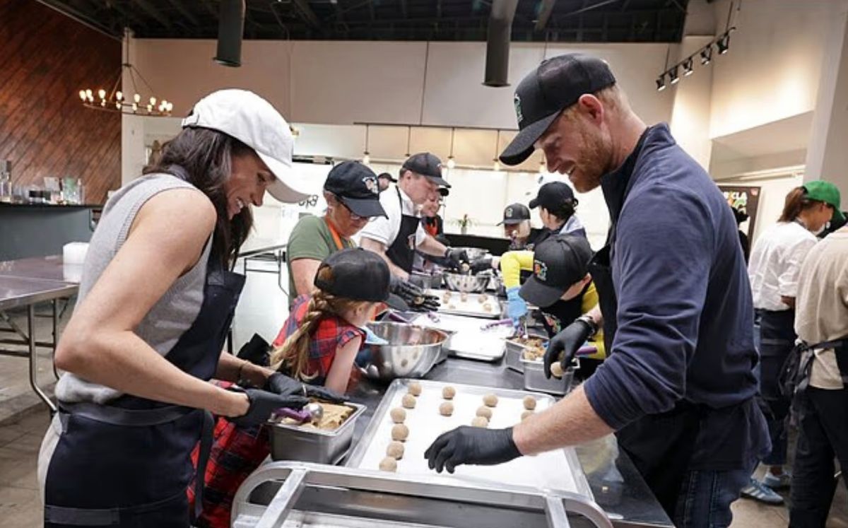 Harry and Meghan helping to bake cookies with their children ahead of Thanksgiving 