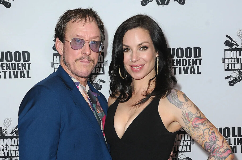 Weezer Bassist Scott Shriner’s Wife Files For Divorce Eight Months After LAPD Shootout Yahoo entertainment home