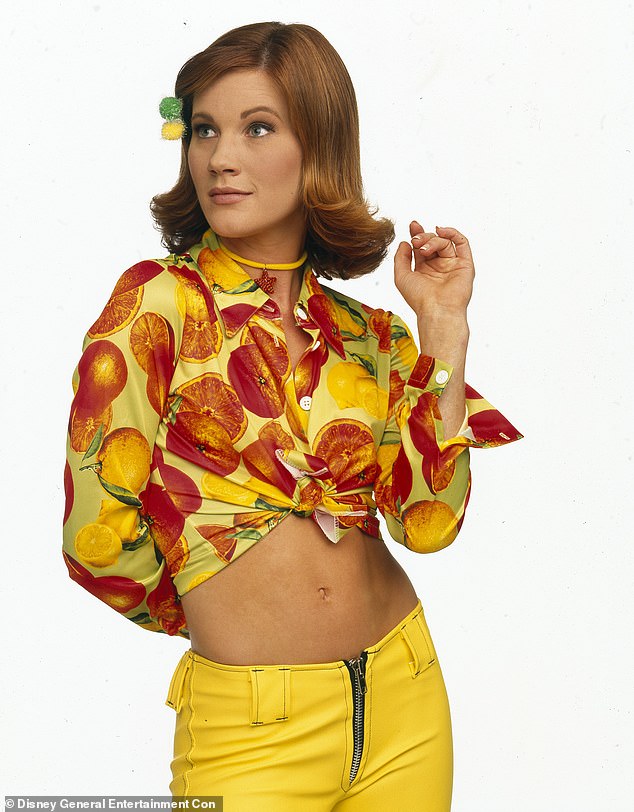 Elisa Donovan was a big star in the 1990s; now she is 54