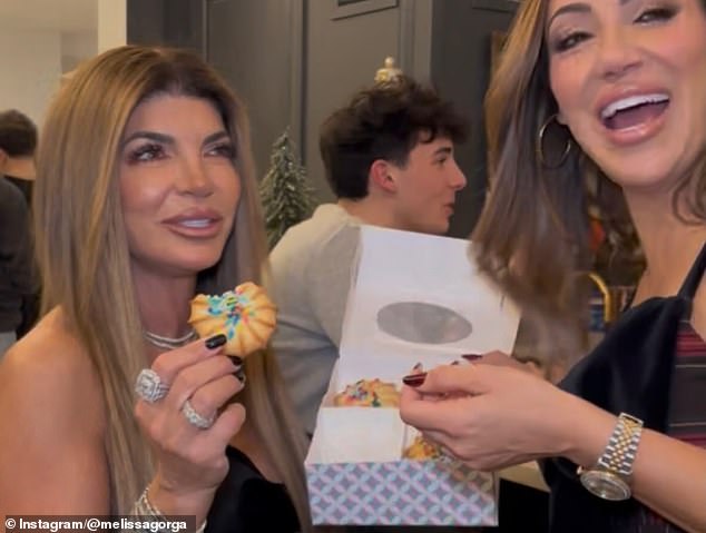 While the self-promotion threatened to take the dinner in a tasteless direction, the fact that she was able to bond with her on–off nemesis Teresa over the cookies made it a forgivable infraction