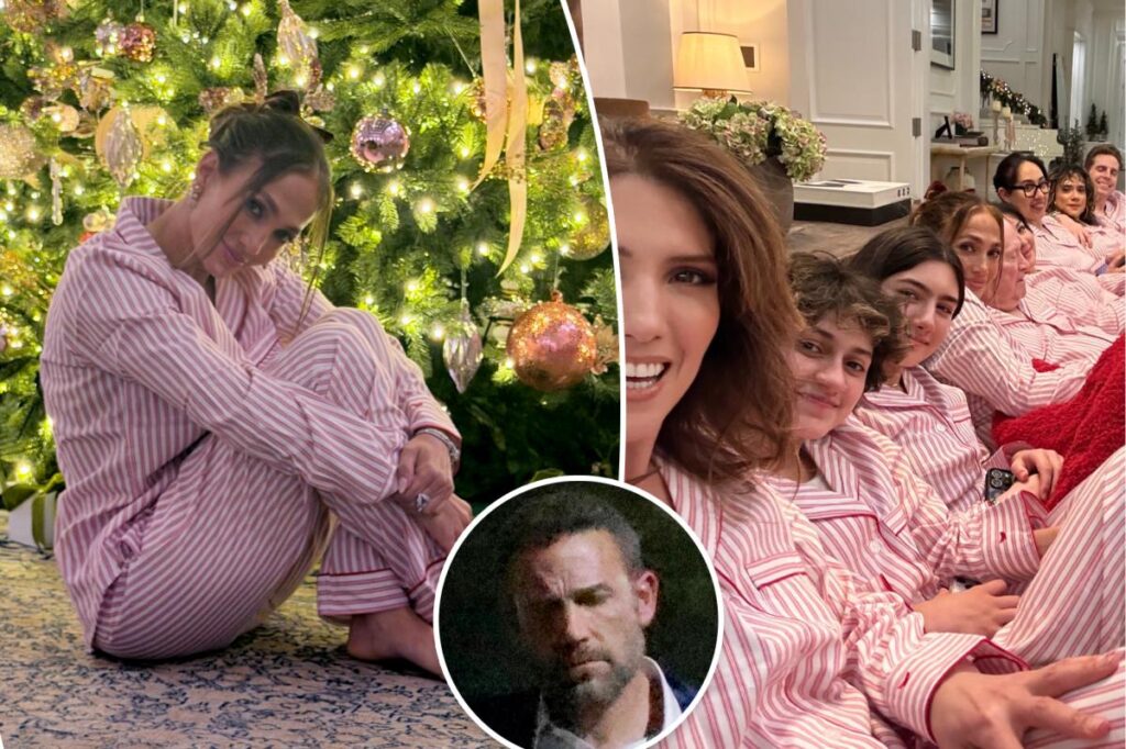 Jennifer Lopez spent Christmas Eve with family and friends Jennifer Lopez spent Christmas Eve with family and friends
