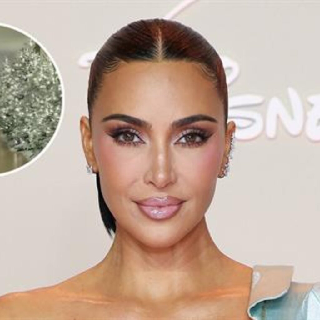 Kim Kardashian Unveils "Insane" Christmas Decorations – E! News Kim Kardashian Unveils "Insane" Christmas Decorations - E! News