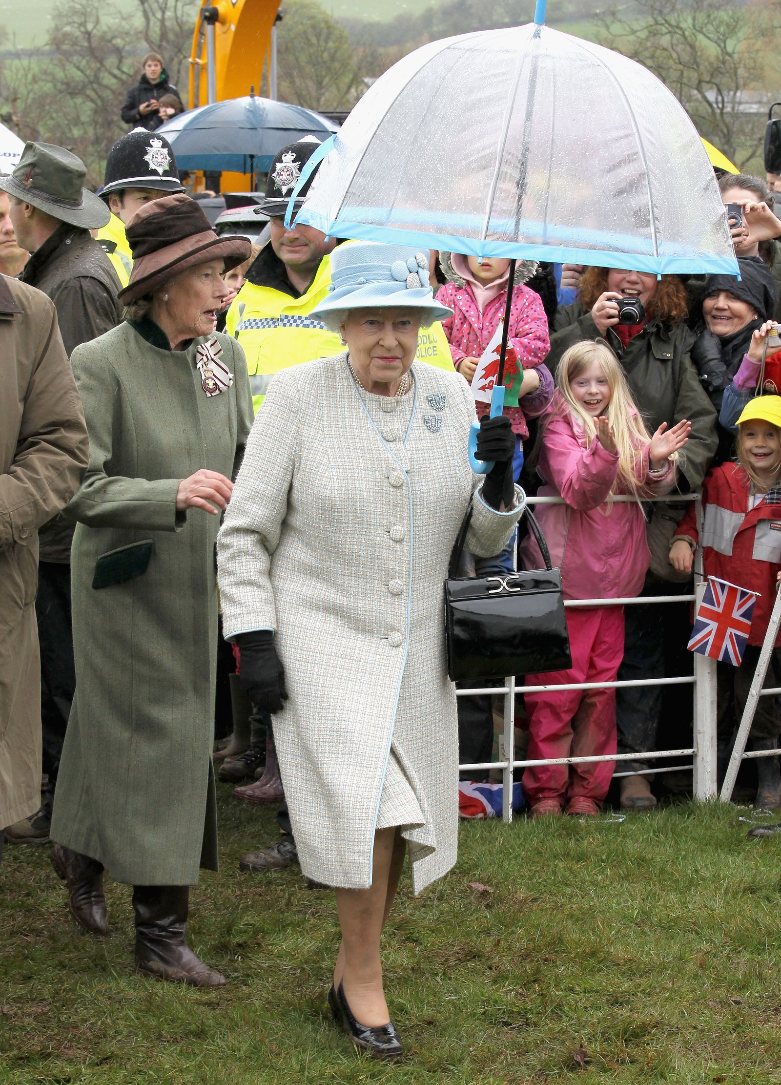 Image may contain Elizabeth II Gerhard Casper Sandy Lyle Brooks Bollinger Cheryl Wheeler and Juliet Donenfeld