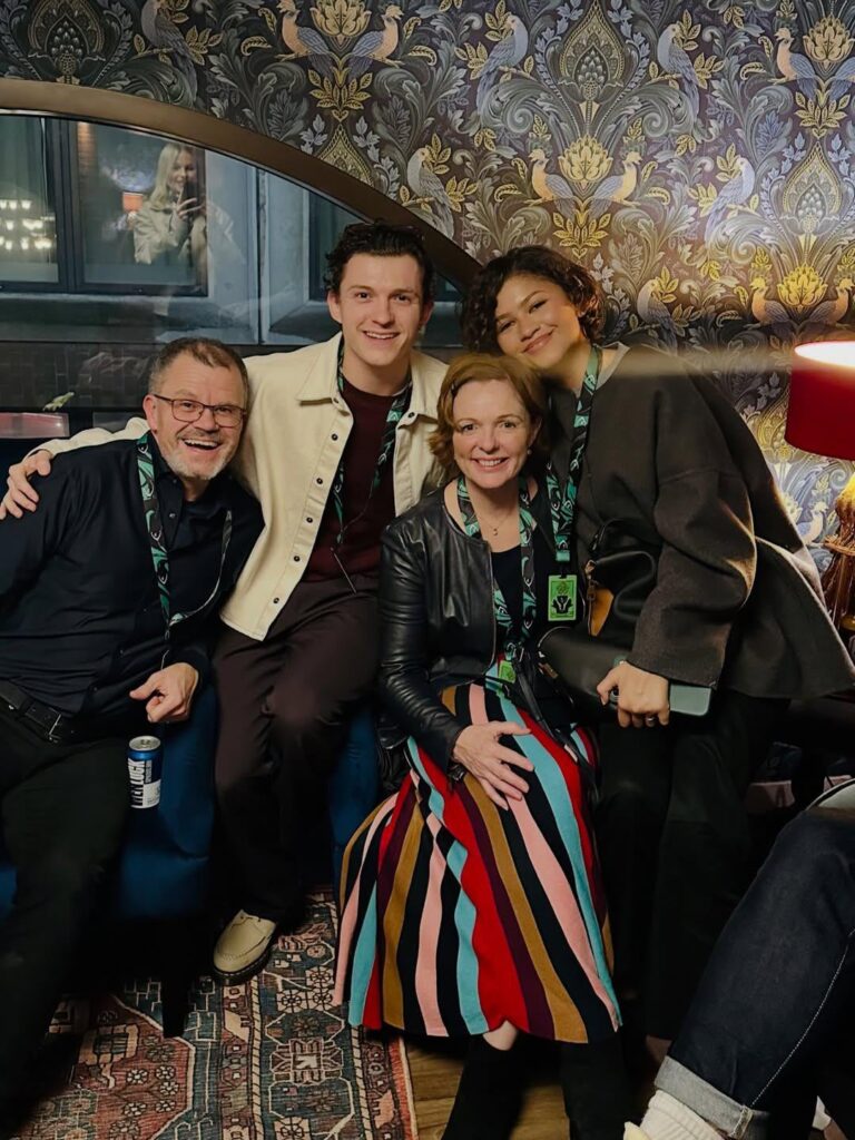 Zendaya photographed with Tom Holland and his parents!
