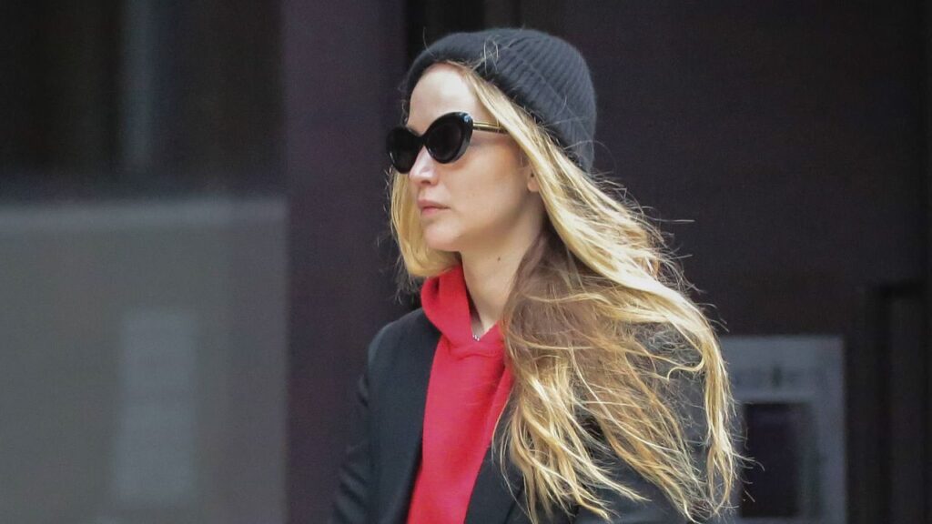 Jennifer Lawrence Proves You Just Need 2 Things to Dress Up Uggs and a Hoodie This Winter Jennifer Lawrence Proves You Just Need 2 Things to Dress Up Uggs and a Hoodie This Winter