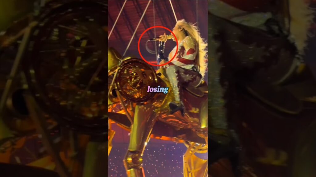 Why Beyoncé Is Handcuffed to Her Microphone #beyonce #shorts
