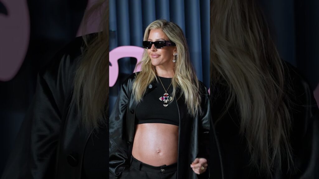 Ellie Goulding has brought her second pregnancy into light. ❤️