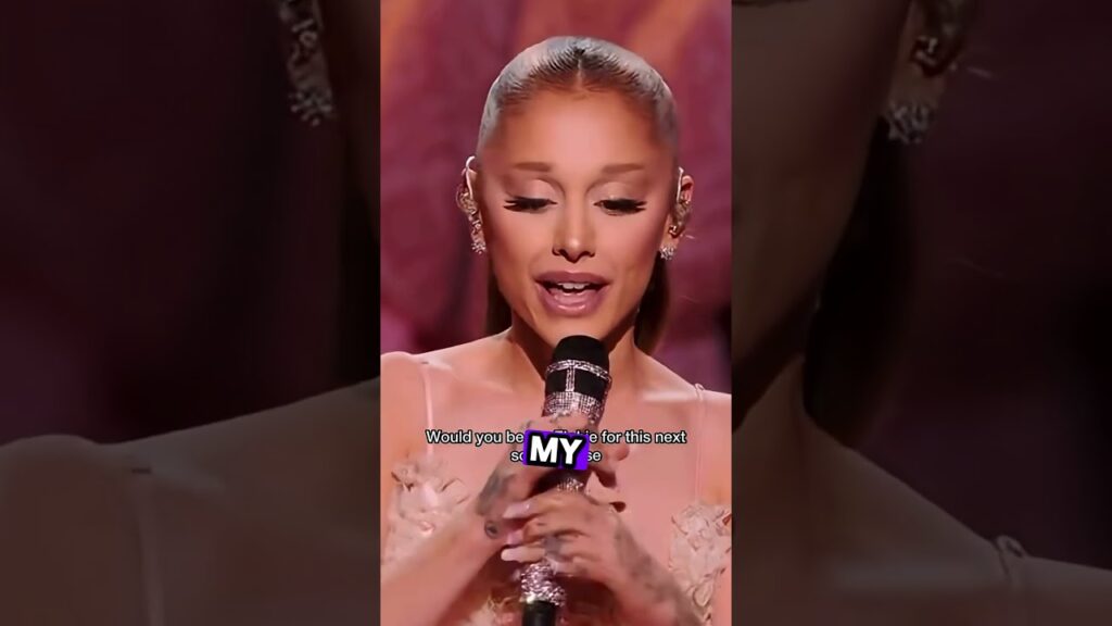 Ariana Grande invites the Cutest Mini Elfie on Stage 🥹💚 #wicked #shorts