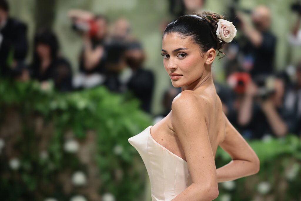 Kylie Jenner undergoing stem cell therapy for chronic back pain after sister Kim’s success. What is it and how does it work? Kylie Jenner undergoing stem cell therapy for chronic back pain after sister Kim’s success. What is it and how does it work?