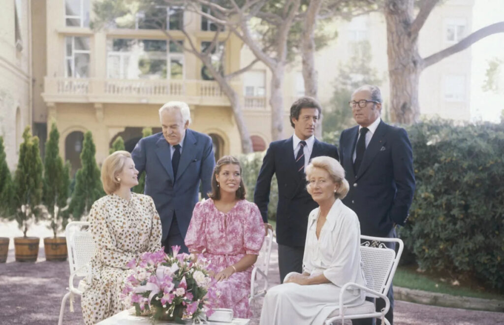 Rare archive photos inside the homes of world royals