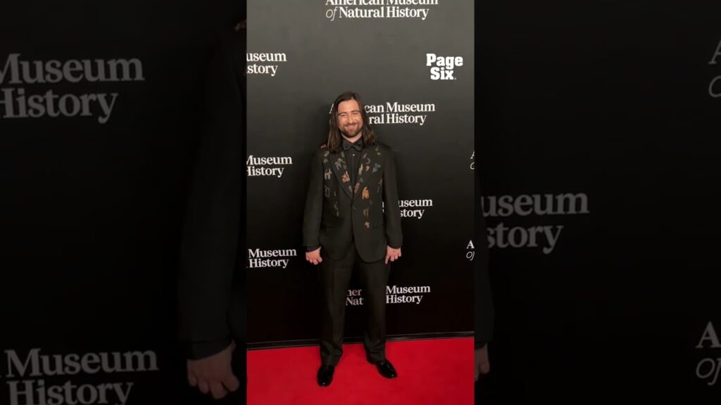Musical guest Noah Kahan cheesing hard on The Museum Gala carpet at AMNH in NYC #shorts