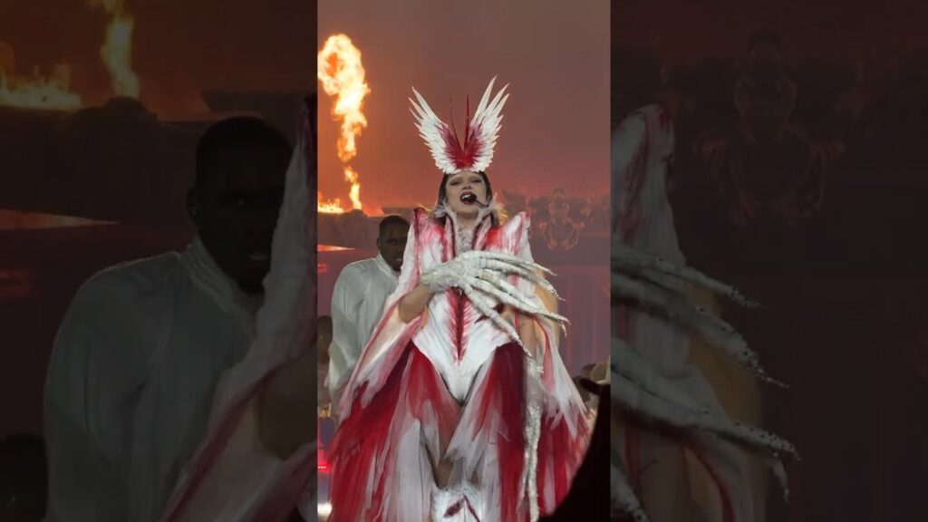 Lady Gaga – Bad Romance live in Melbourne (Mayhem Ball Tour) Lady Gaga - Bad Romance live in Melbourne (Mayhem Ball Tour)