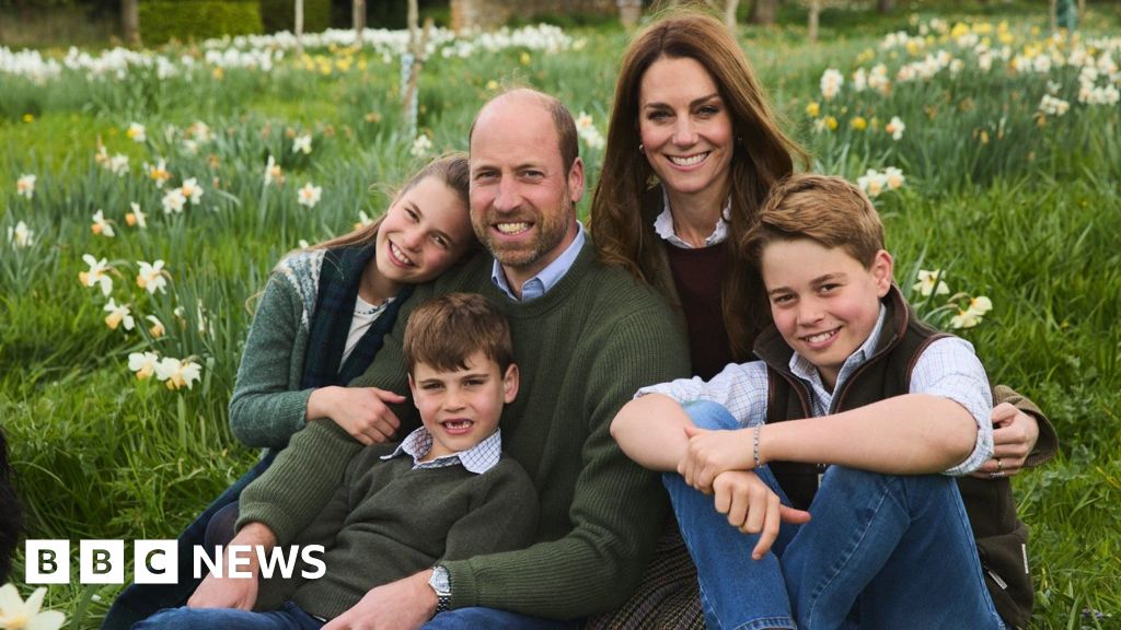 William and Catherine release annual Christmas card portrait William and Catherine release annual Christmas card portrait