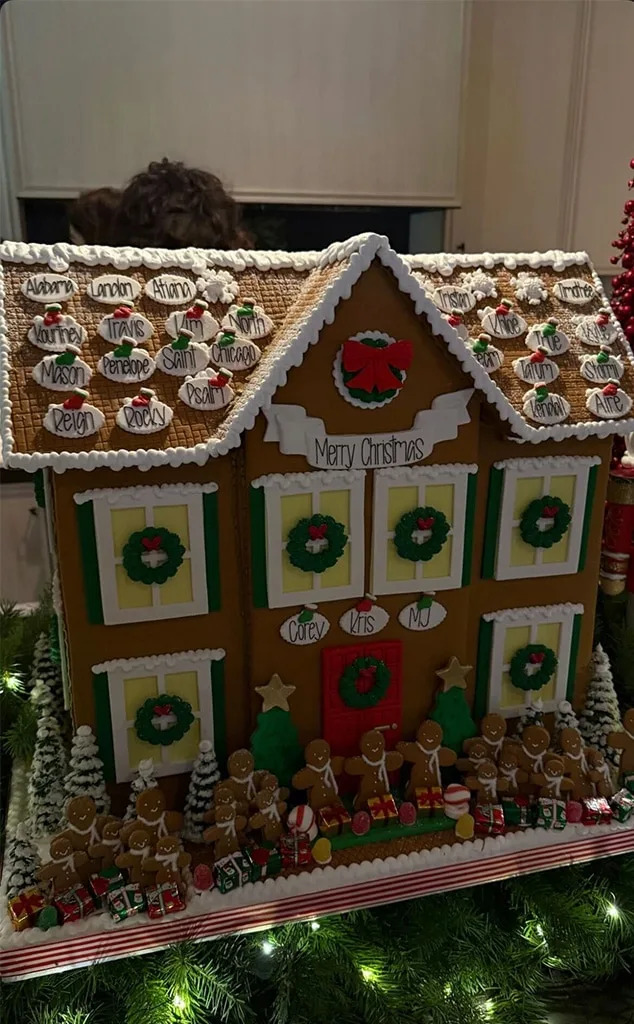 <div class="hHq9Z">
<div data-hveid="CBMQAA" data-ved="2ahUKEwiBlqbdiNyRAxUvElkFHZFNEX0QlcAGegQIExAA">
<div class="KsRP6 yniSnf">
<div class="MDY31c">
<div class="QpPSMb">
<div class="DoxwDb">
<div class="PZPZlf ssJ7i B5dxMb" role="heading" aria-level="2" data-attrid="title">Timothée Chalamet Makes His Debut</div>
</div>
</div>
</div>
</div>
</div>
</div>