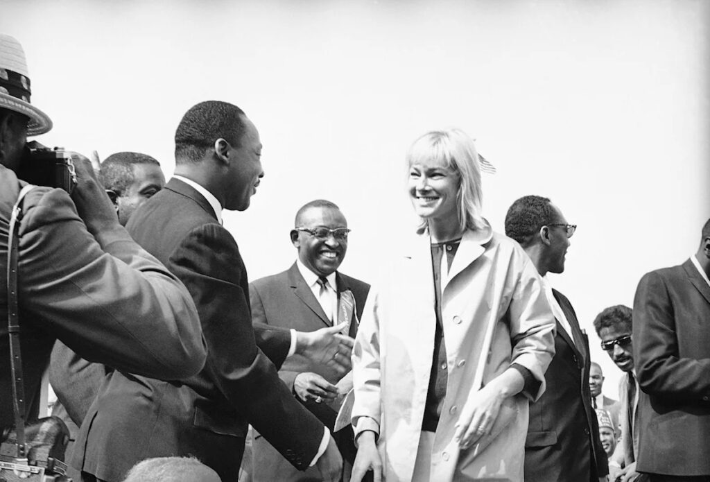 Hollywood actress, known for historic marriage to Rat Pack star, dies at 91 Yahoo entertainment home