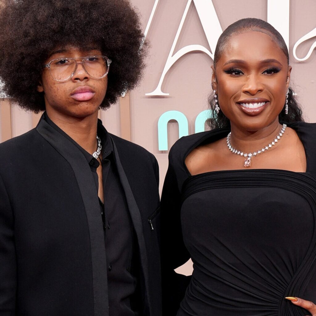 Jennifer Hudson Cries at Son David Otunga Jr.’s Christmas Gift