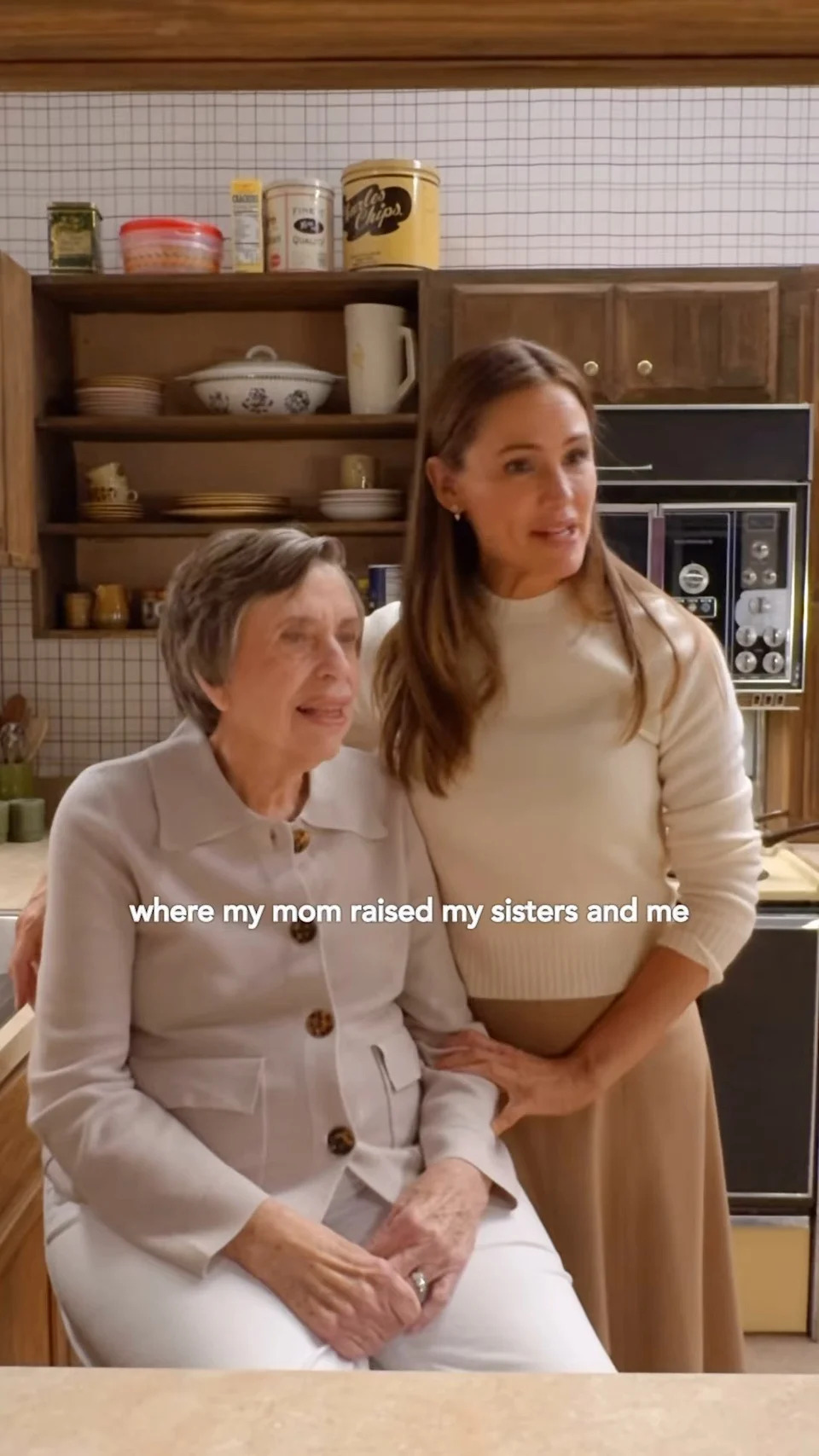 Hollywood A-lister Jennifer Garner and her mom were brought to tears when KitchenAid surprised them with an emotional recreation of their childhood kitchen. <span class="image-credit">(Instagram)</span>