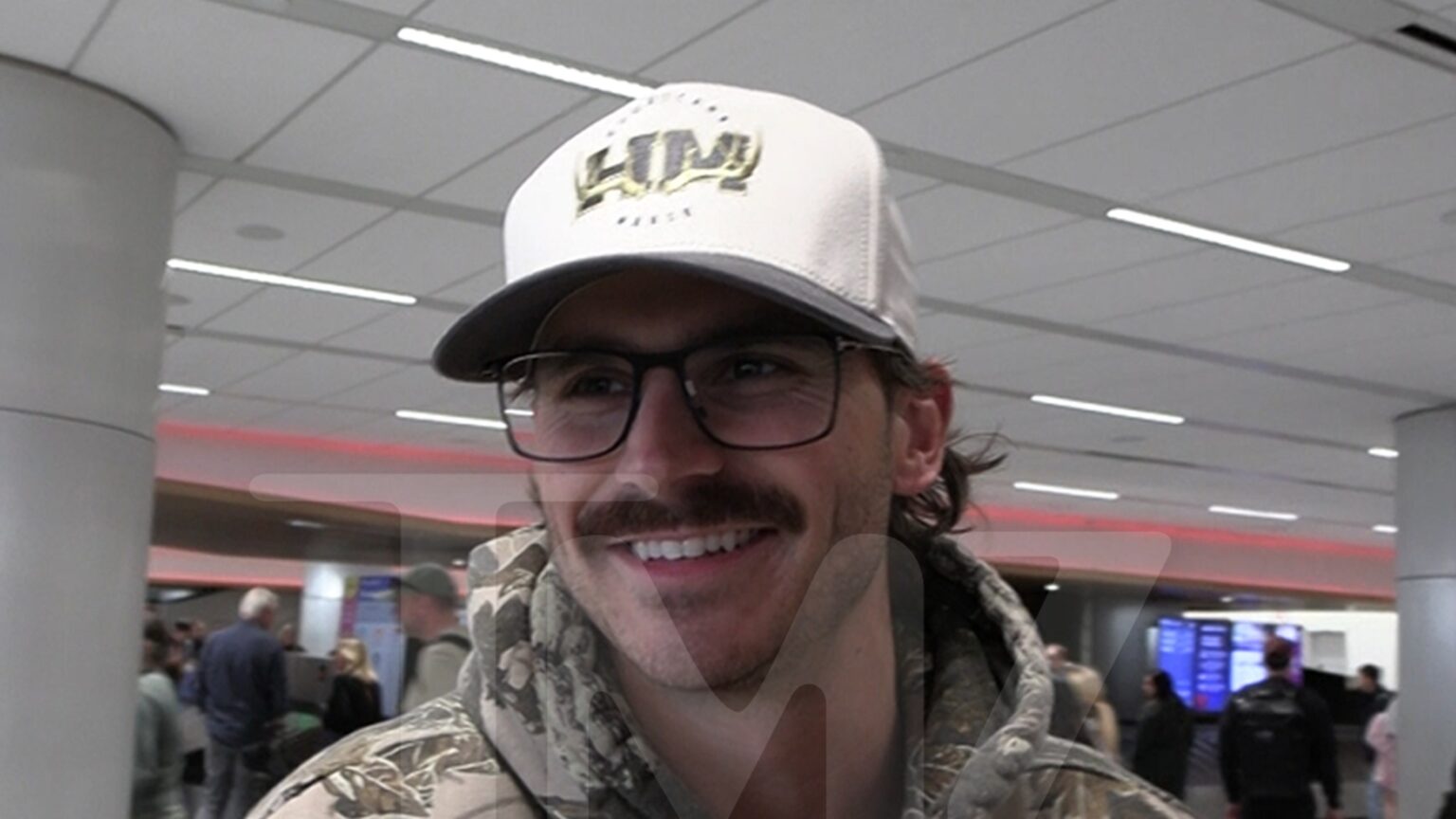 Country Star Tucker Wetmore Talks Magic Moves on Stage, Ladies Can’t Get Enough Country Star Tucker Wetmore Talks Magic Moves on Stage, Ladies Can't Get Enough