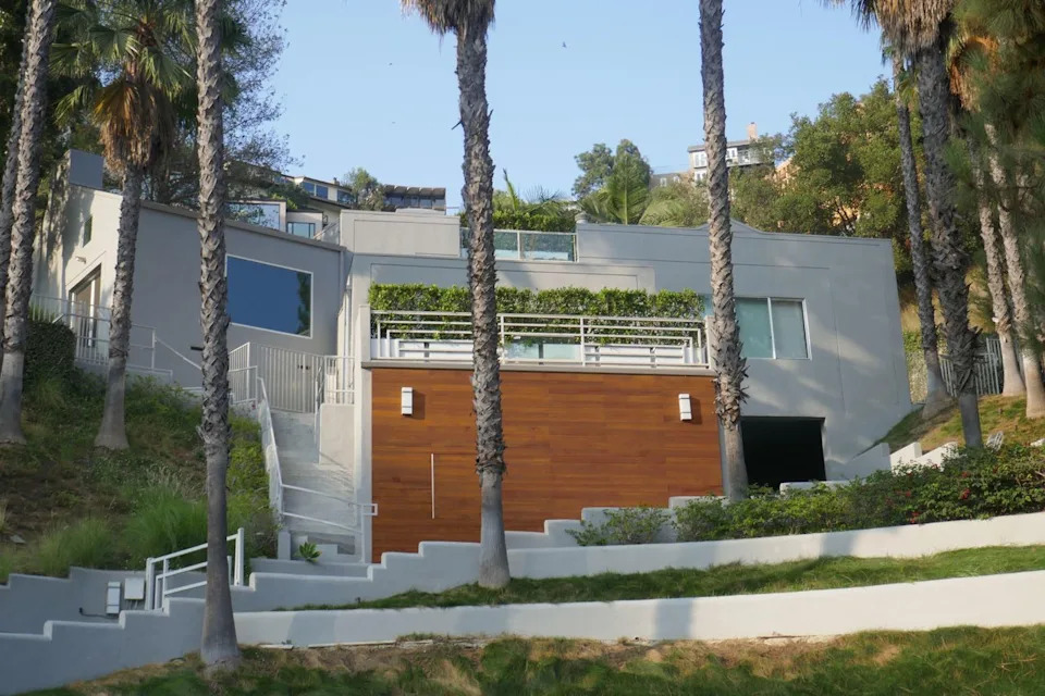 Alamy A view of Britney Spears' and Brittany Murphy's former home in October 2020.