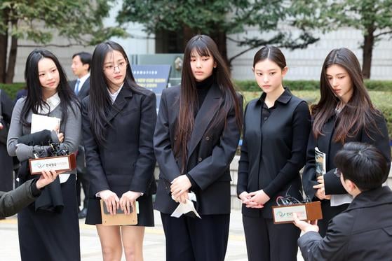 NewJeans agency ADOR cuts off member Danielle, warns legal measures against her family's 'responsibility for the conflict'