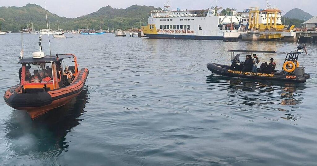 Football coach Fernando Martín and his 3 children aged 9, 10, and 12 have died after tourist boat sinks in rough seas east of Bali, Indonesia. His youngest daughter, aged 7, and his wife were saved.