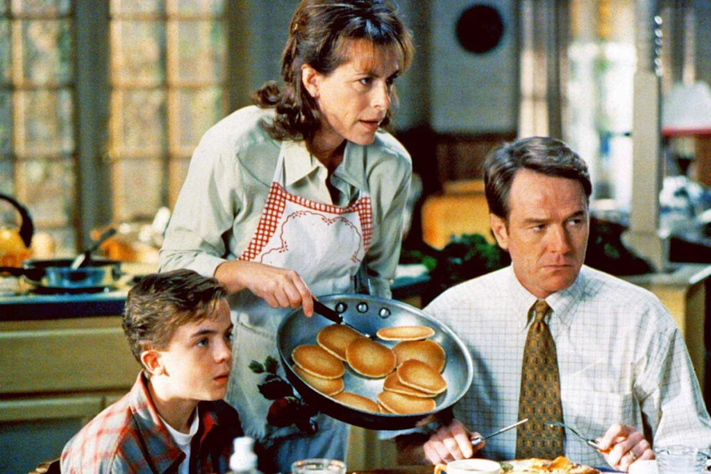 See Bryan Cranston, Frankie Muniz's “Malcolm in the Middle ”family reunite on bathroom set in sneak peek at revival