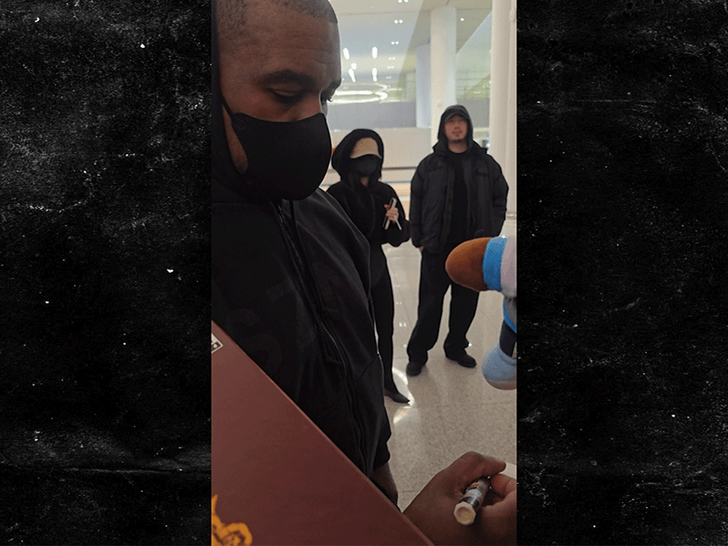 120625_kanye_west_bianca_censori_close_up_primary