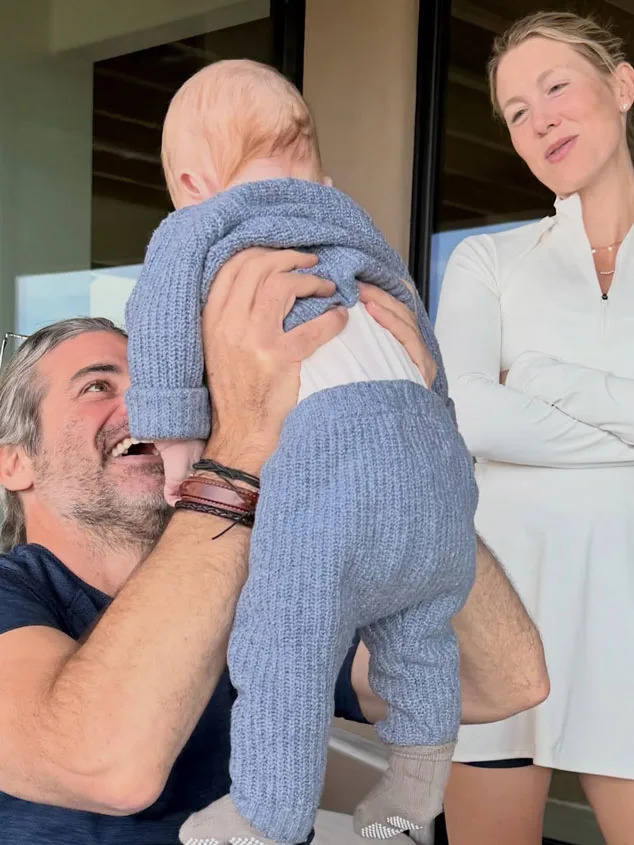<p>Jennifer Aniston & Jim Curtis</p>