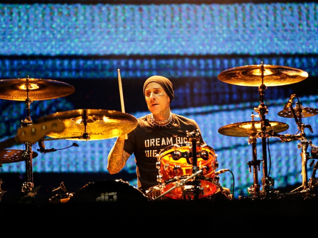 Alabama Barker clarifies dad Travis Barker did not pick out lingerie for her