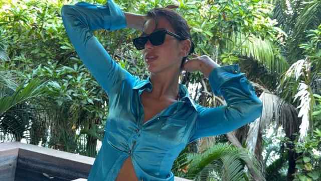 Dua Lipa’s Tiny Micro Shorts Photos Look Perfect With Unbuttoned Shirt Yahoo entertainment home