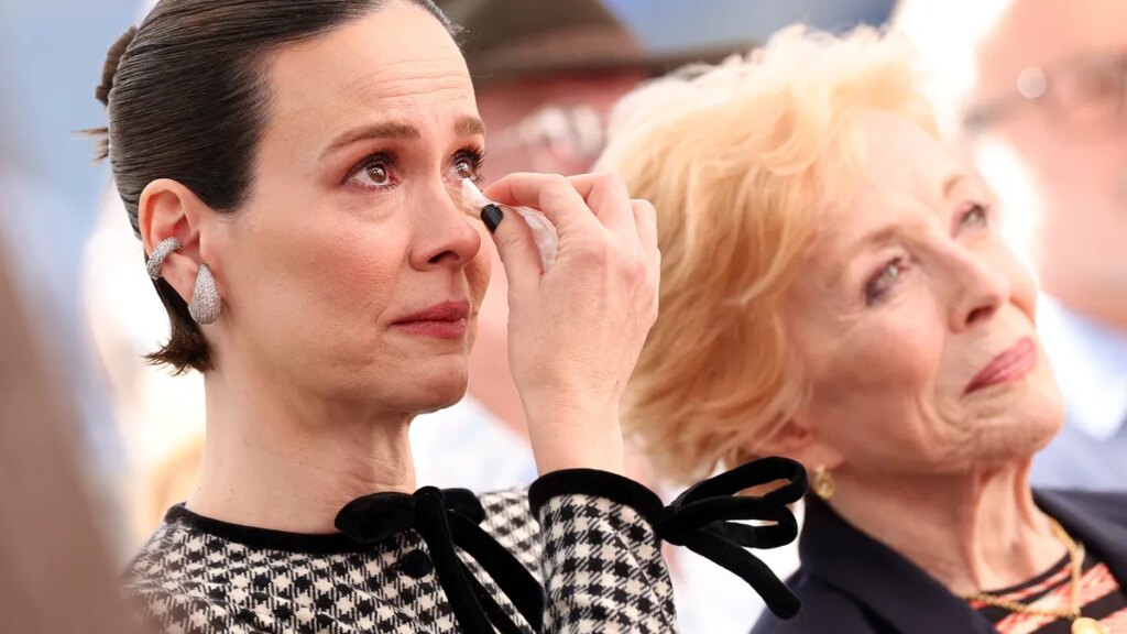 Sarah Paulson girlfriend Holland Taylor praises her in rare speech