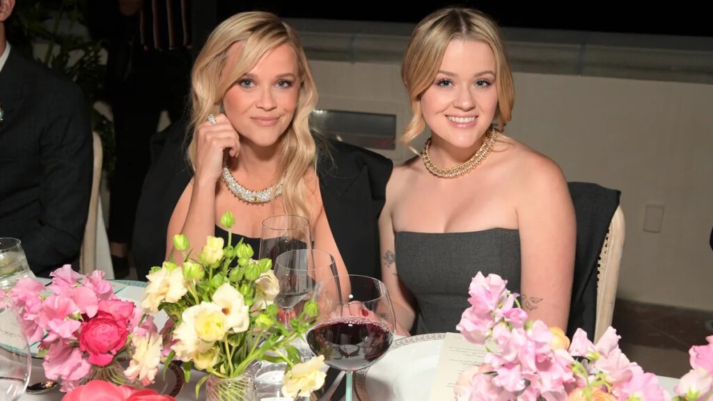 Reese Witherspoon shares Christmas spirit with daughter Ava Phillippe