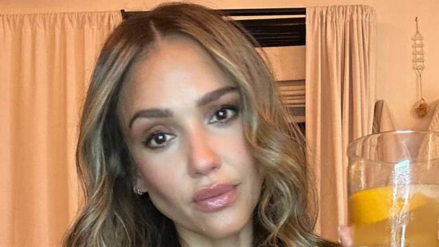 Jessica Alba’s Slinky Black Dress Hugs Her Perfectly in Photos Yahoo entertainment home