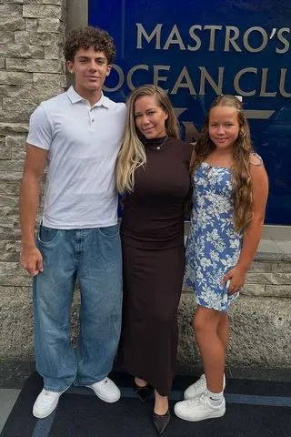 kendrawilkinson/Instagram Kendra Wilkinson and her kids.
