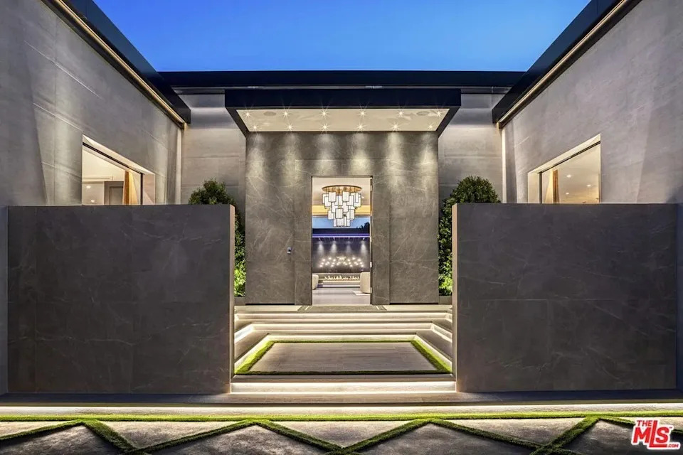 Kylie Jenner is offloading her Los Angeles concrete megamansion for $48 million after finishing building her sprawling Hidden Hills property. <span class="image-credit">(Realtor.com)</span>