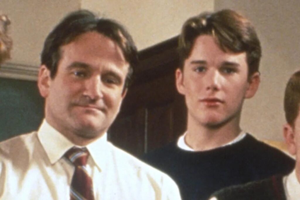 Ethan Hawke remembers sensing Robin Williams' private struggles on “Dead Poets Society ”set“: ”'It was taxing'