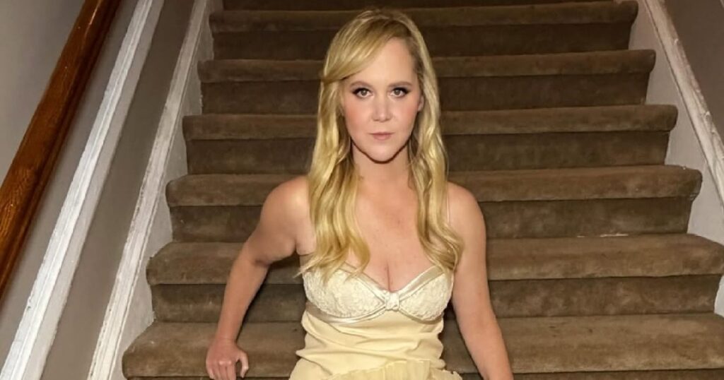 Amy Schumer Ditches Wedding Ring in Photo Flaunting Weight Loss Amy Schumer Ditches Wedding Ring in Photo Flaunting Weight Loss