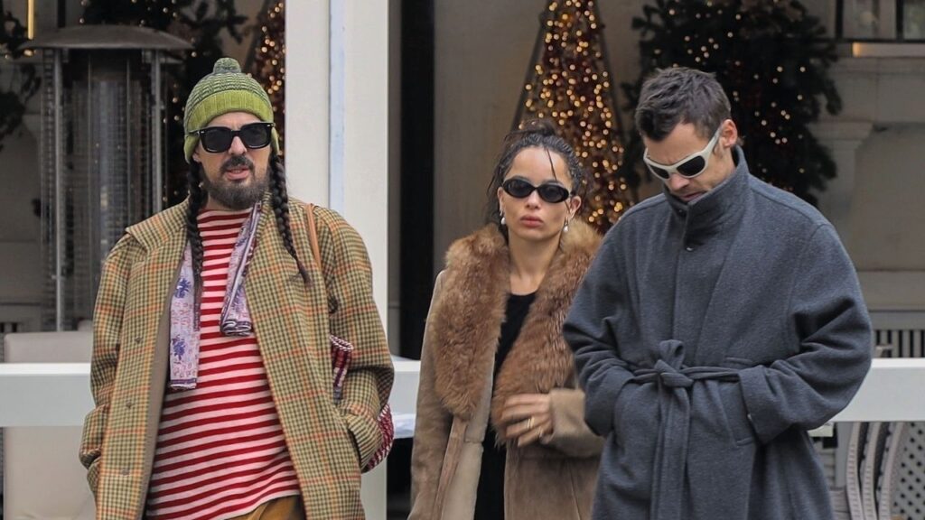 No One Is Wearing Winter Coats Like Harry Styles and Zoë Kravitz No One Is Wearing Winter Coats Like Harry Styles and Zoë Kravitz