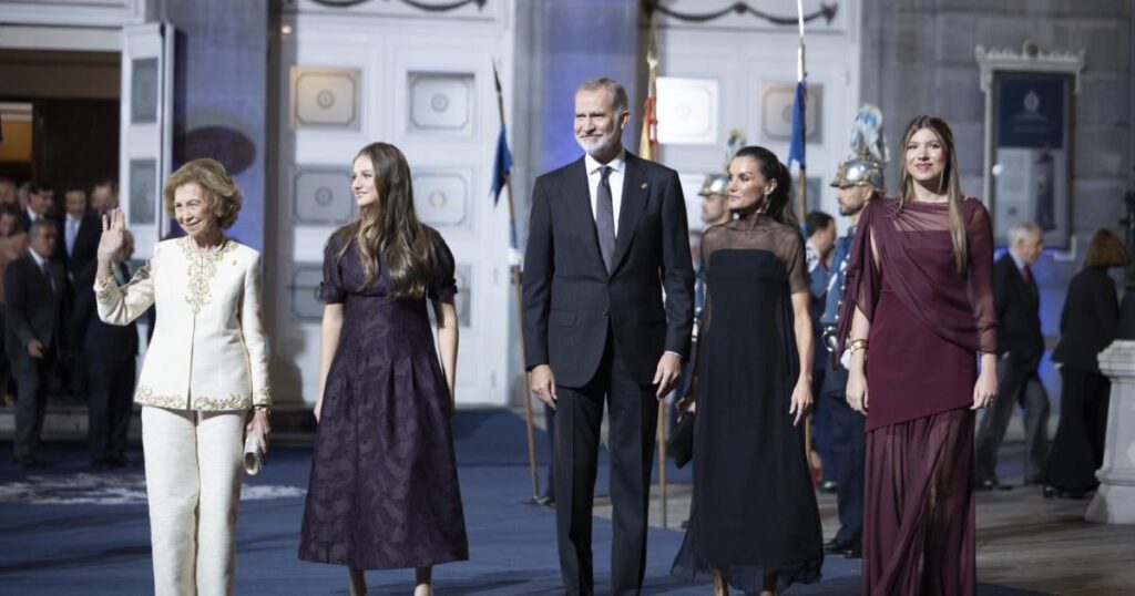 The Spanish Royal Family carried out 455 events, received 2,000 people, and visited 19 countries on official trips in 2025. Article from the newspaper "El Debate".