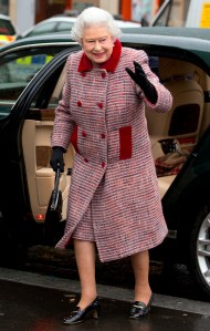 LONDON, UNITED KINGDOM - DECEMBER 20: (EMBARGOED FOR PUBLICATION IN UK NEWSPAPERS UNTIL 48 HOURS AFTER CREATE DATE AND TIME) Queen Elizabeth II arrives at King's Cross Railway Station to take the train to King's Lynn on route to her Norfolk Estate, Sandringham House, for her traditional Christmas Break on December 20, 2012 in London, England.  (Photo by Indigo/Getty Images)