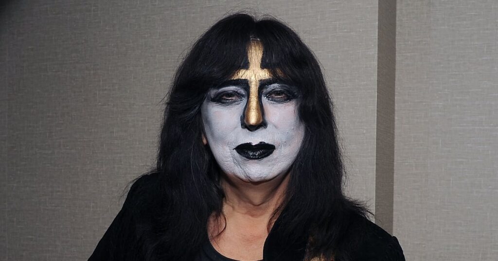 KISS Rocker Defends Charging ‘Moaning’ Fans Sky-High Price for New Single KISS Rocker Defends Charging ‘Moaning’ Fans Sky-High Price for New Single