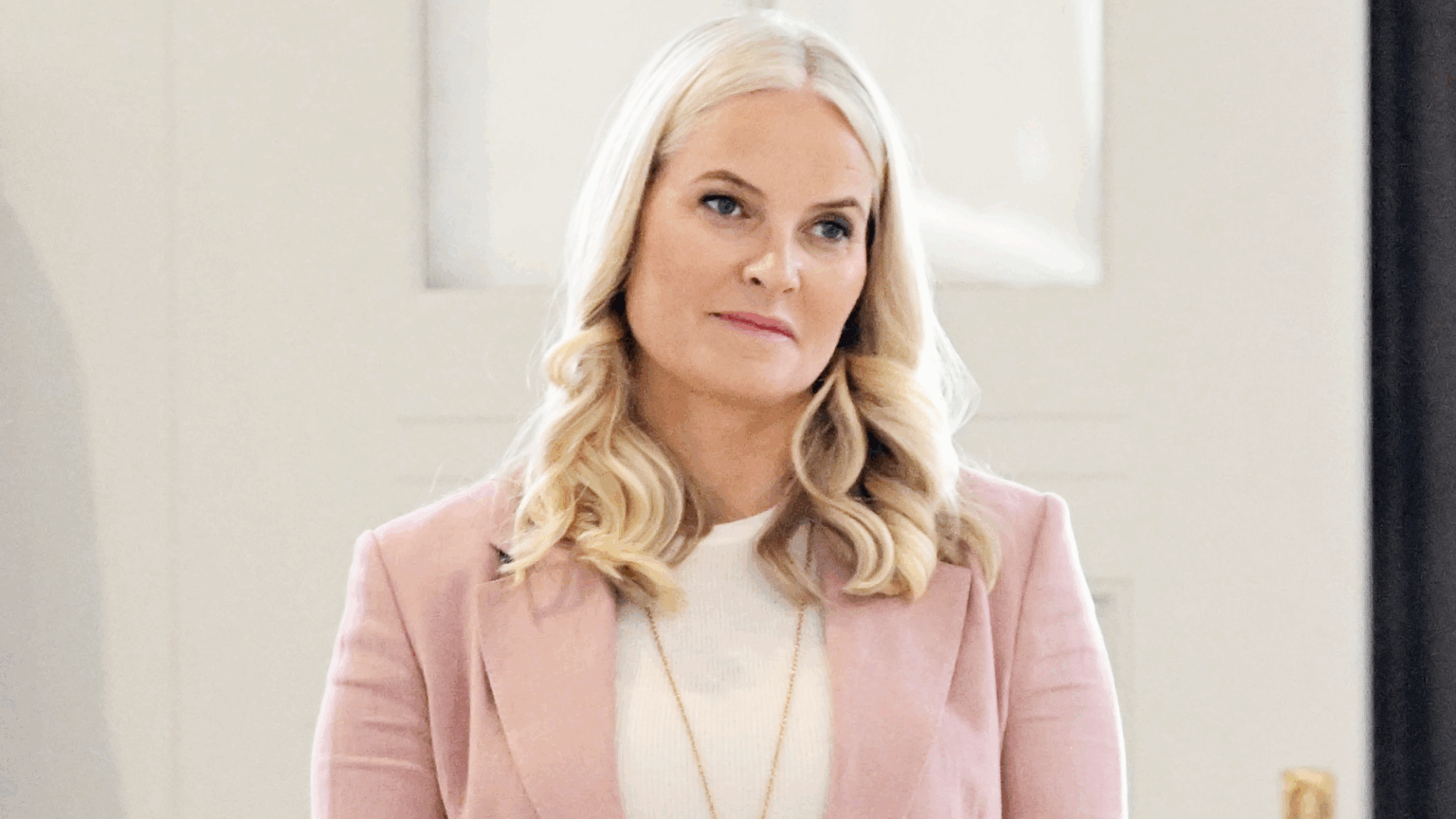Norwegian Royal Family Issues Urgent Update on Future Queen’s Health as She Undergoes “Long Process” for Lung Transplant Crown Princess Mette-Marit in a pink blazer