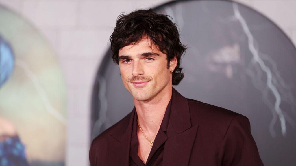Jacob Elordi says he has “no tolerance” for the conversation around AI in the film industry: “I just have no interest in it at all, because it’s so fucking boring… I would much rather kiss on the beach, and read a novel, and be sunburnt.