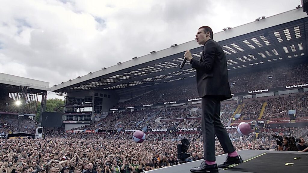 “25,000 of them didn’t have a clue who I was. 15,000 of them thought I was a poser.” Yungblud looks back on his life-changing “David and Goliath” moment at Black Sabbath’s final show Yungblud sings Changes