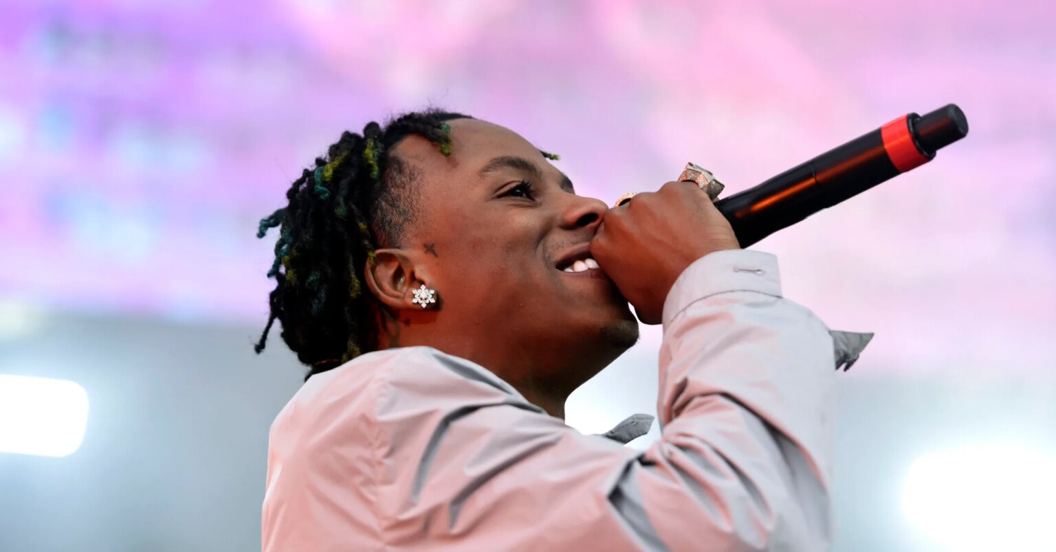 Summer Walker & Rich The Kid Trade Blows Over His Pizza Hut Music Video Summer Walker & Rich The Kid Trade Blows Over His Pizza Hut Music Video