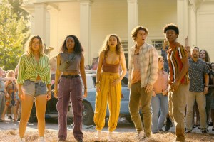 Madelyn Cline, Carlacia Grant, Madison Bailey, Chase Stokes, and Jonathan Daviss in 'Outer Banks'