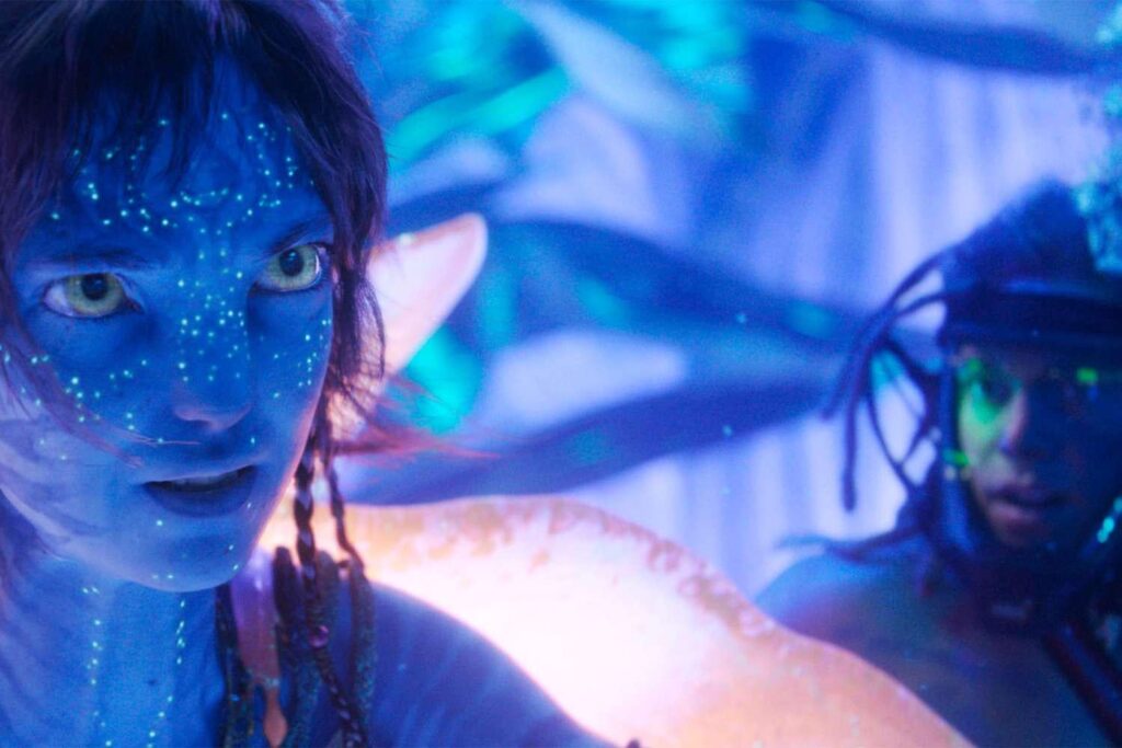 Sigourney Weaver clarifies kissing scene with teen 'Avatar' costar: 'Handled with care'