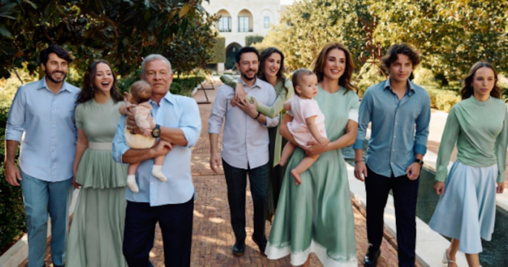 What are Queen Rania and the Jordanian royals wearing in end-of-year portrait?