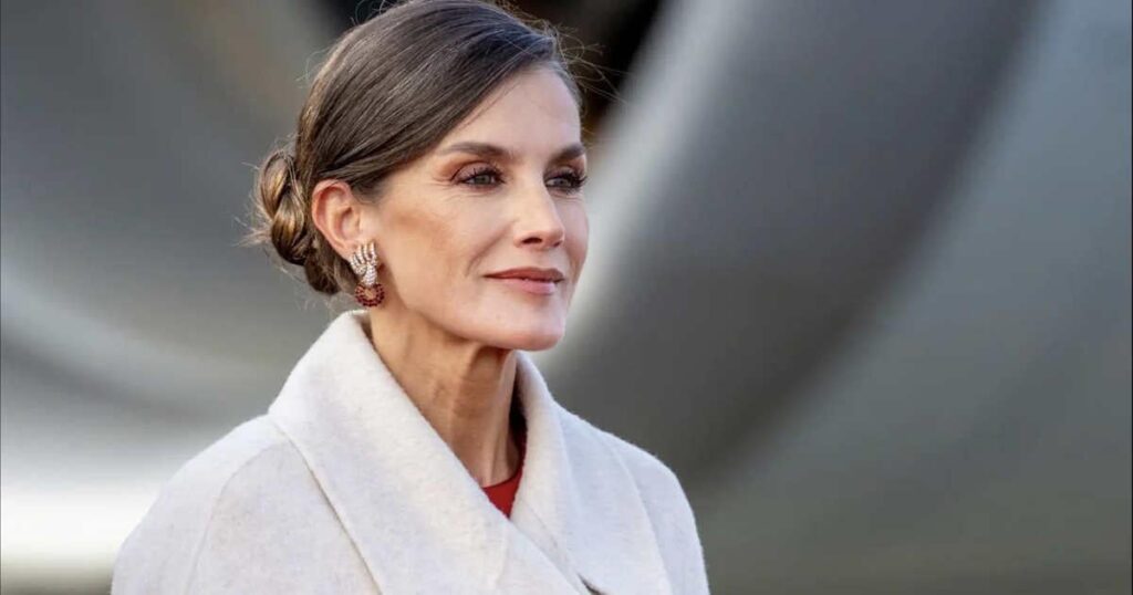 Spanish 'royal expert' recounts the worst Christmases Letizia endured with the Royal Family: 'Letizia is not the cause of the estrangement between Felipe and his father. The culprit is Juan Carlos'